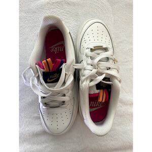 NIKE (GS) AIR FORCE 1 LV8 Sz 5Y